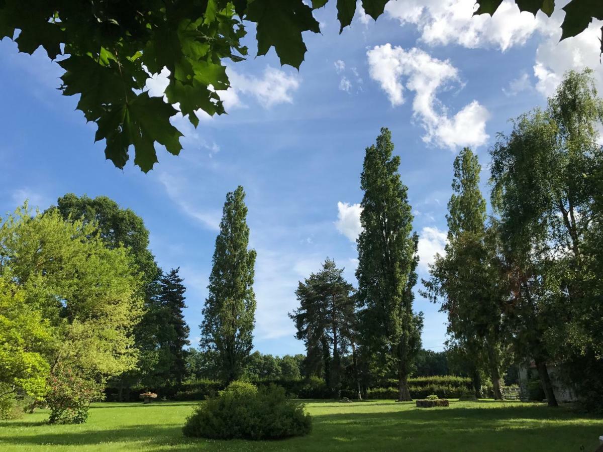 Le Domaine Du Mijarnier Bed and Breakfast Montbeugny Exterior foto